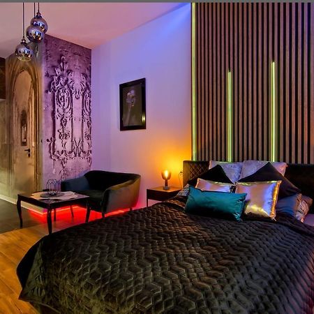 Apartament Czarny Z Jacuzzi Krakow Ngoại thất bức ảnh