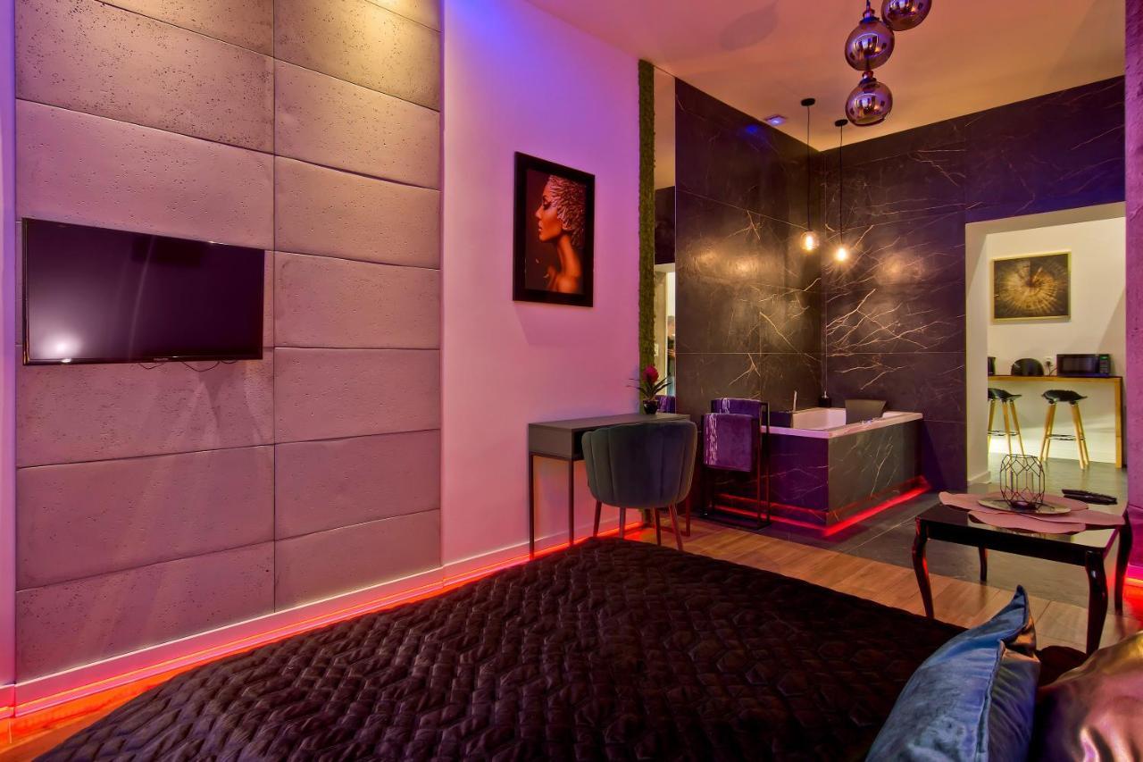 Apartament Czarny Z Jacuzzi Krakow Ngoại thất bức ảnh