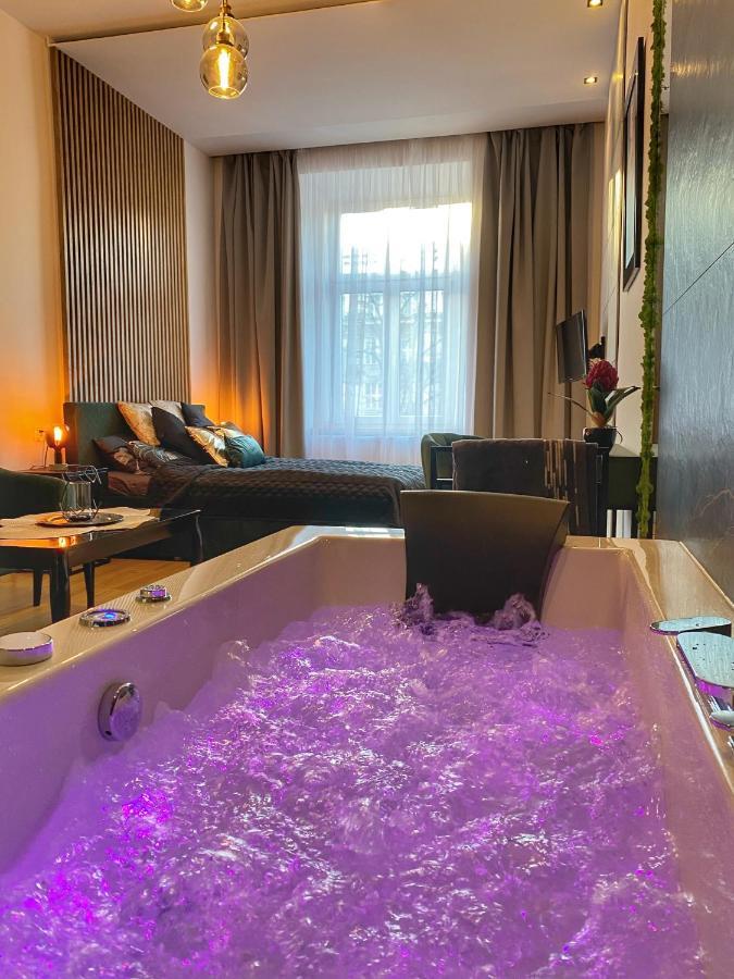 Apartament Czarny Z Jacuzzi Krakow Ngoại thất bức ảnh