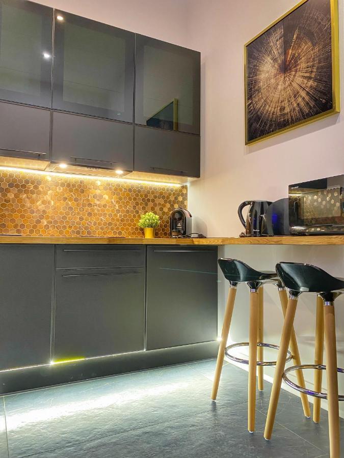Apartament Czarny Z Jacuzzi Krakow Ngoại thất bức ảnh