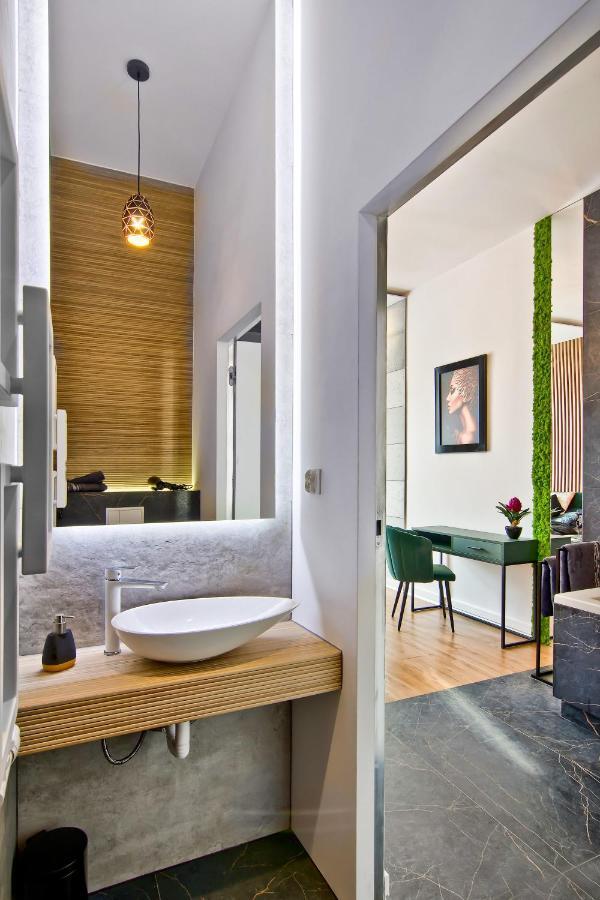 Apartament Czarny Z Jacuzzi Krakow Ngoại thất bức ảnh