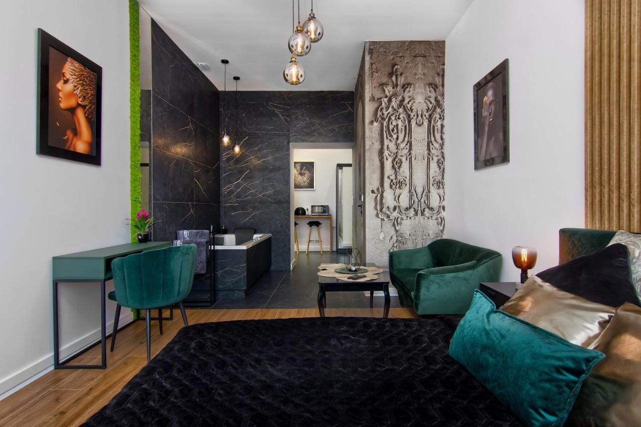 Apartament Czarny Z Jacuzzi Krakow Ngoại thất bức ảnh