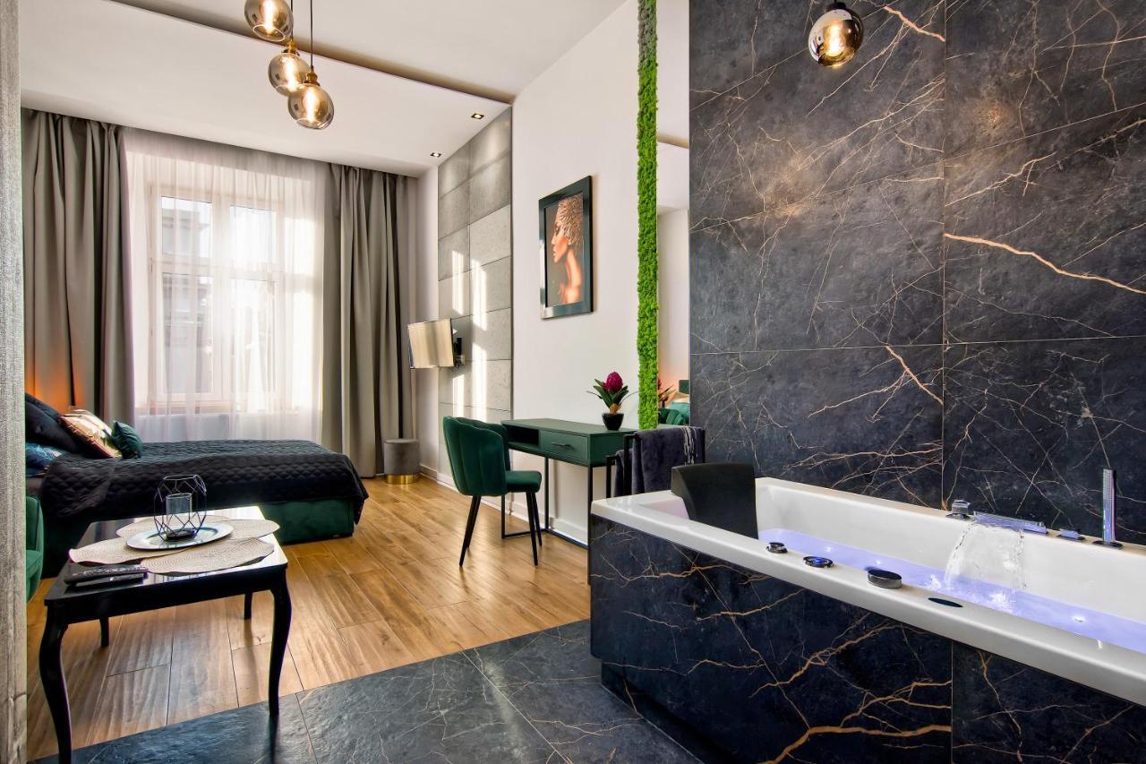 Apartament Czarny Z Jacuzzi Krakow Ngoại thất bức ảnh