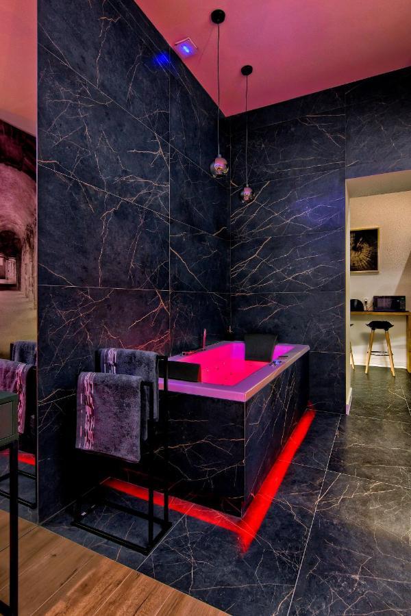Apartament Czarny Z Jacuzzi Krakow Ngoại thất bức ảnh