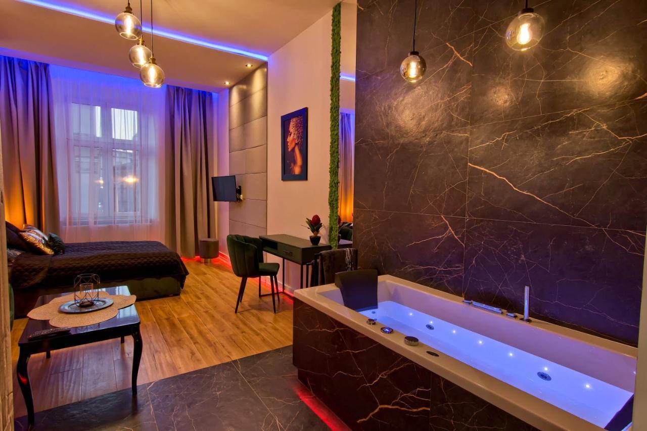 Apartament Czarny Z Jacuzzi Krakow Ngoại thất bức ảnh